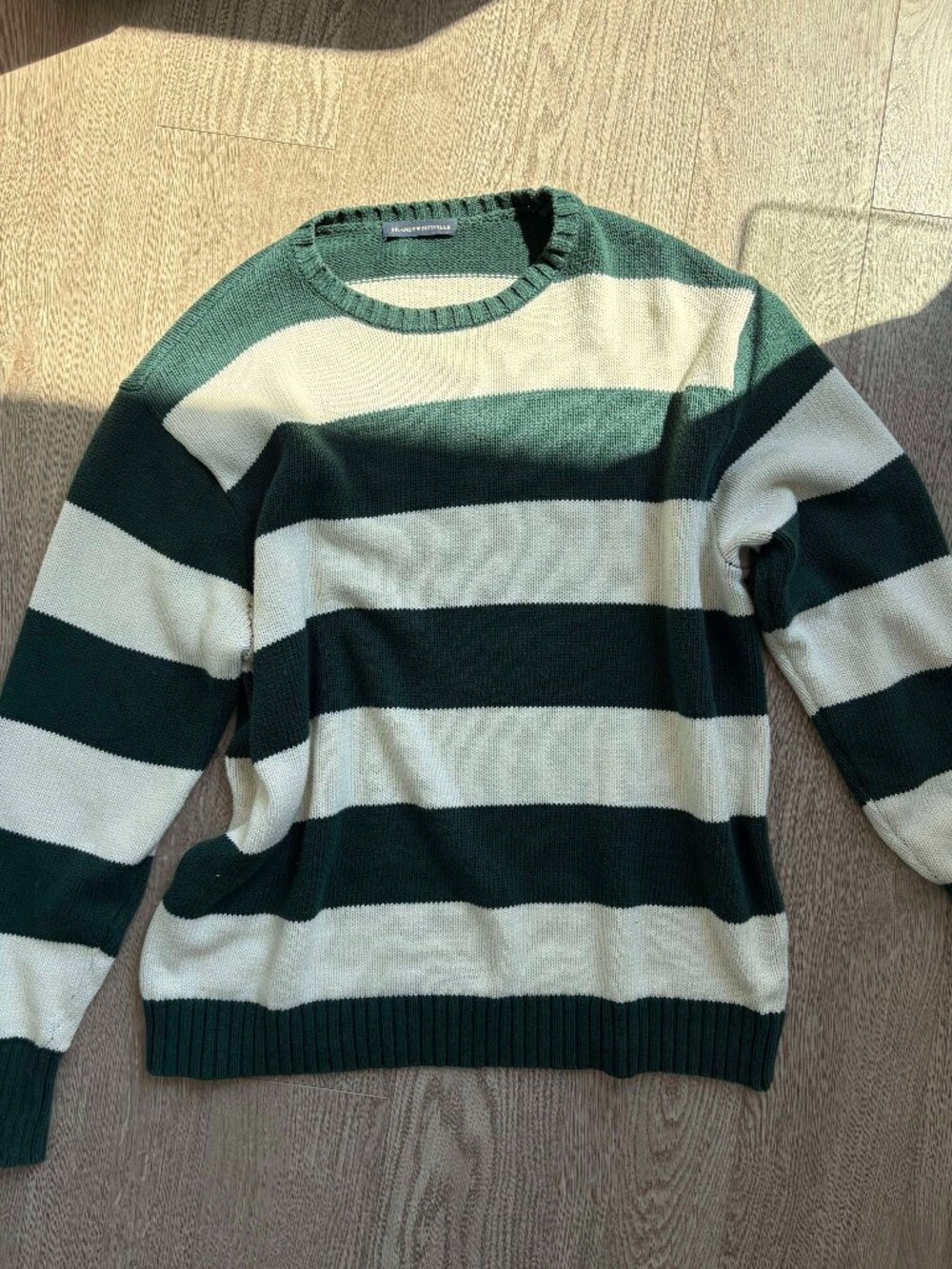 BRANDY MELVILLE GREEN AND WHITE SWEATER
